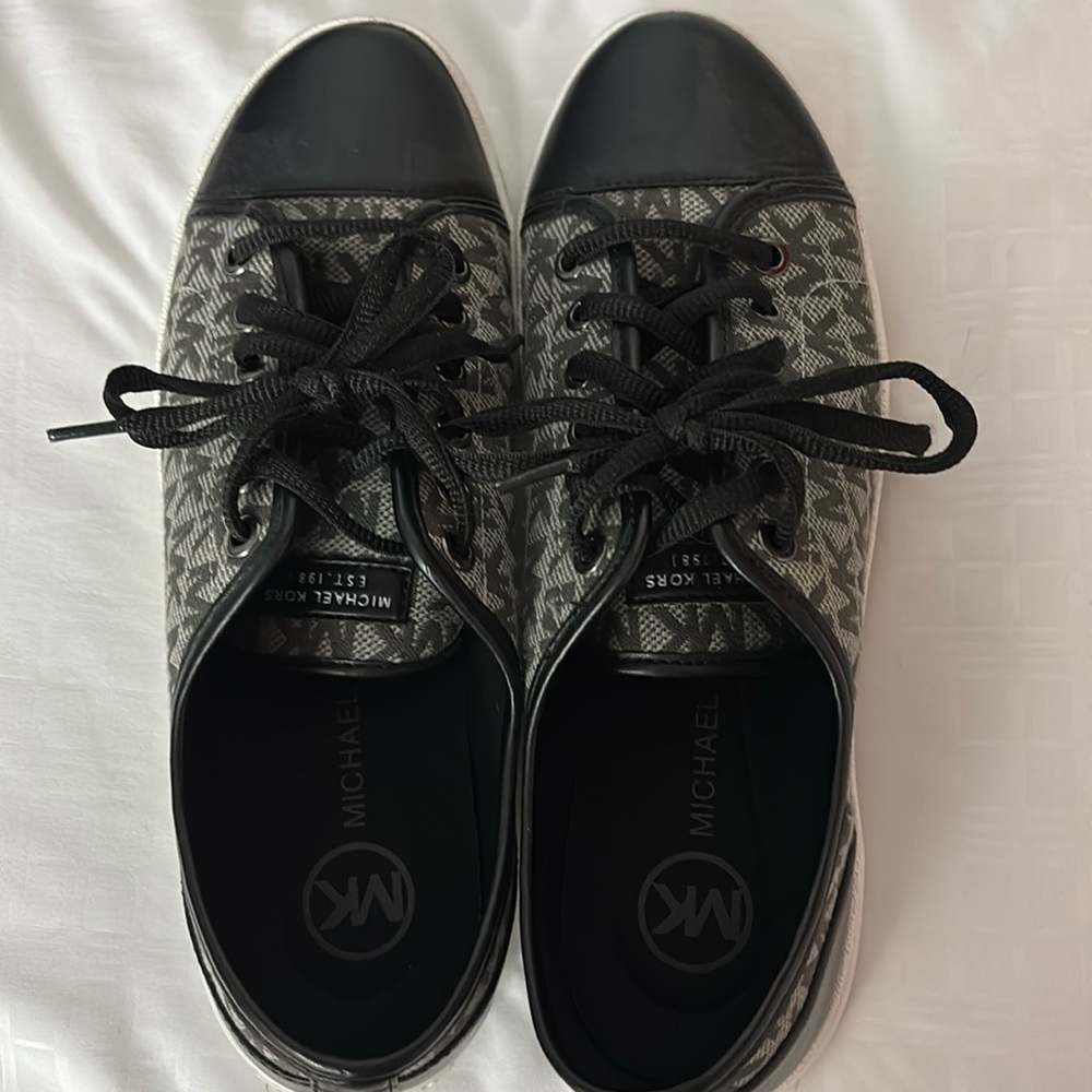 Michael Kors Size 8M